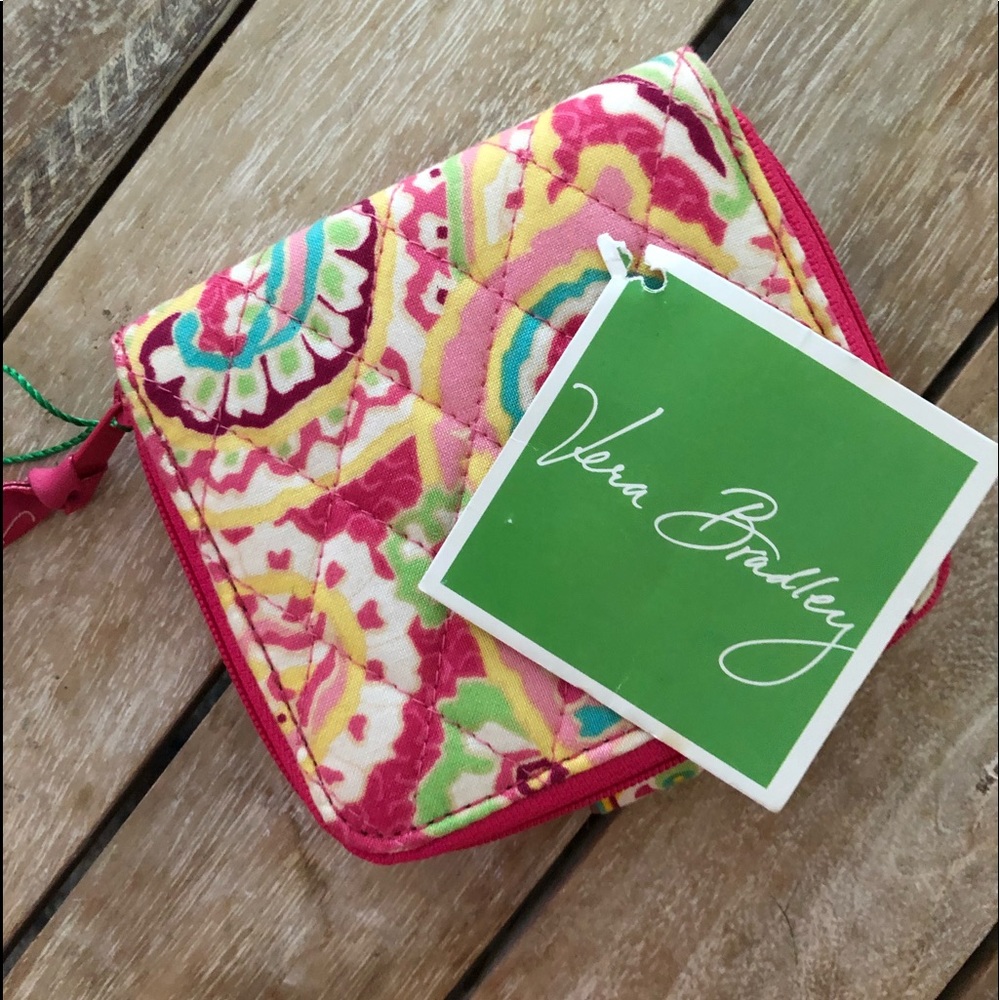 This is a super cute and very pretty wallet